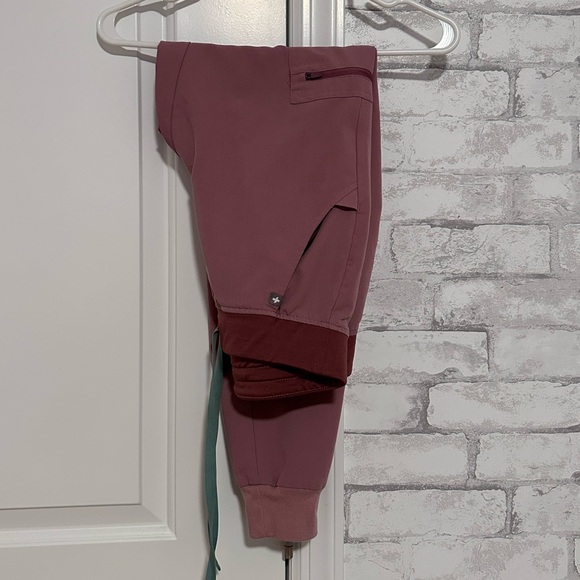 WearFigs Scrub Set - Picture 2 of 2